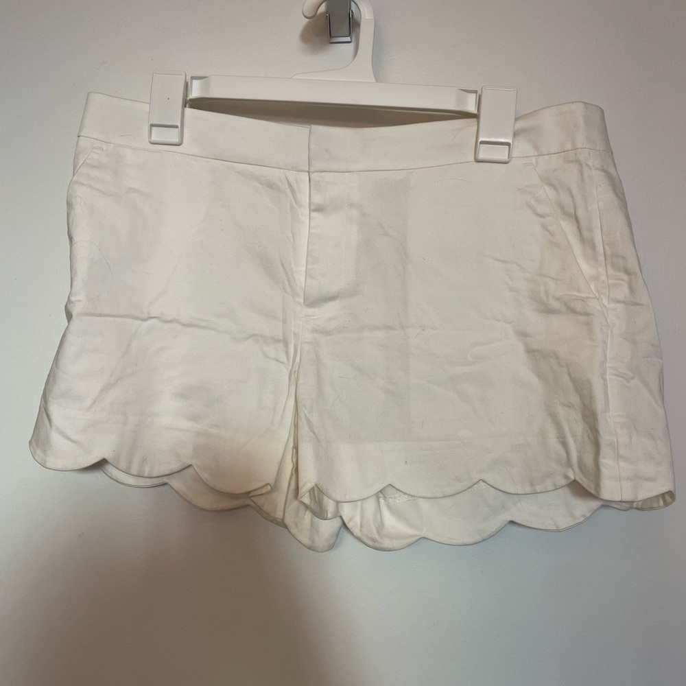 Club Monaco White Scallop Edge Shorts